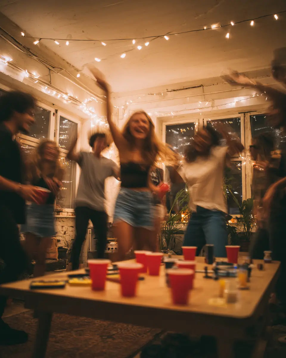 Kreative Trinkspiele 2025 - Kunst und Spaß vereint bei der ultimativen Homeparty